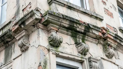 ekspertyza stanu technicznego elewacji zabytkowej kamienicy co musi zawierać