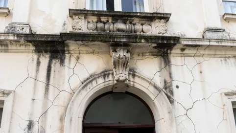 ekspertyza stanu technicznego elewacji zabytkowej kamienicy zakres